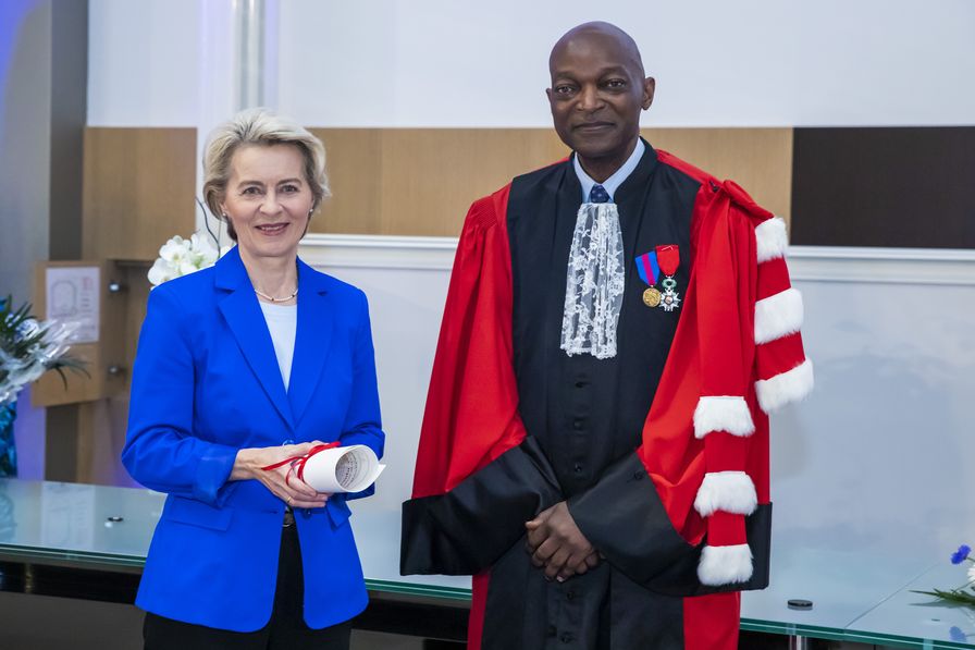 Cérémonie de remise du DHC à Ursula von der Leyen