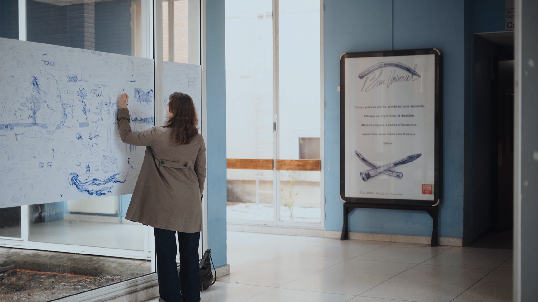 Pauline Thwaites Bleu Universel