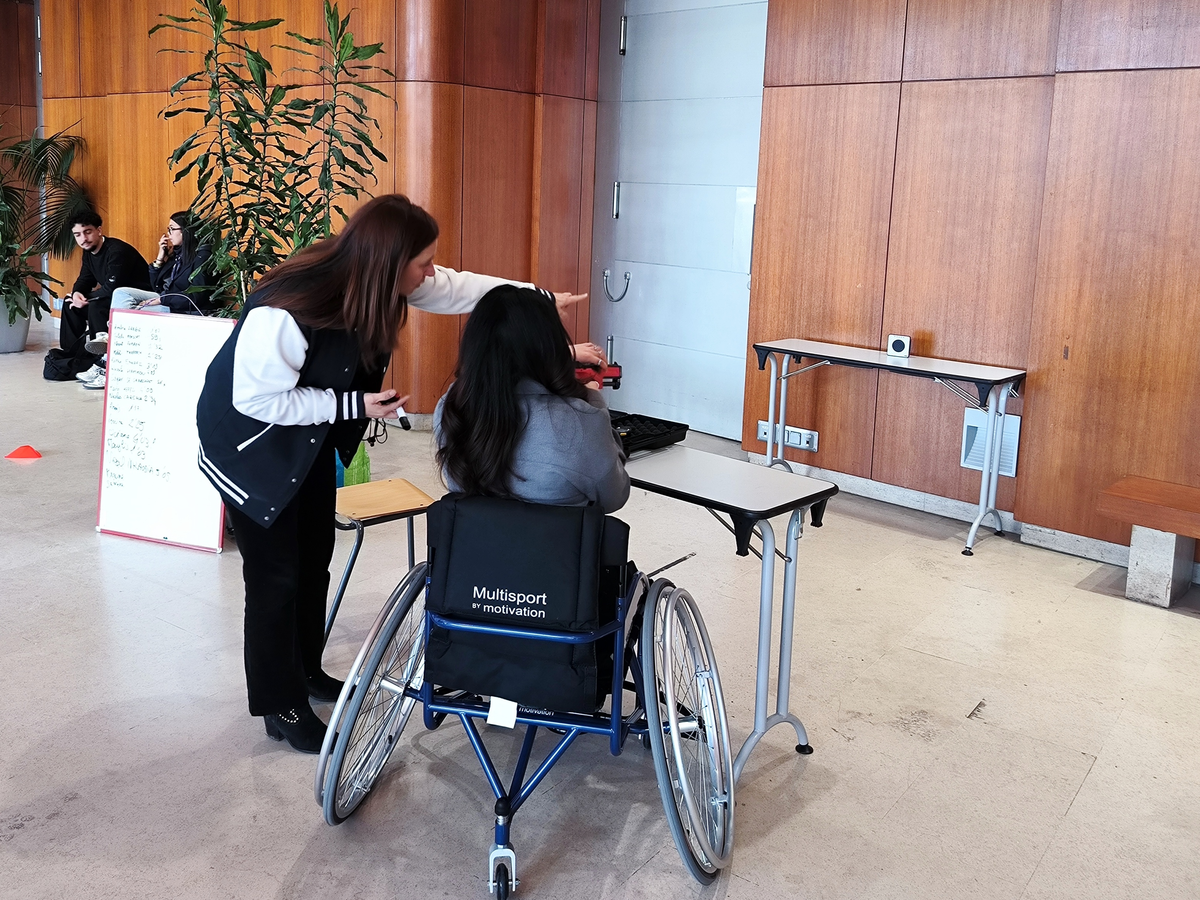 Parcours laser en fauteuil dans le Grand Hall de l'Arsenal