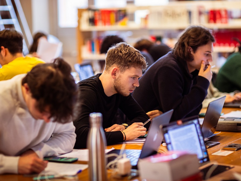 Salle d'étude, étudiants, Université Toulouse Capitole - Auteur : Timo_Claeys Copyright : @UT_Capitole